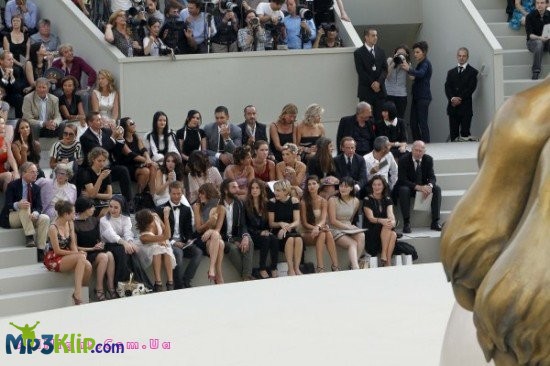 Джессика Альба посетила показ Chanel