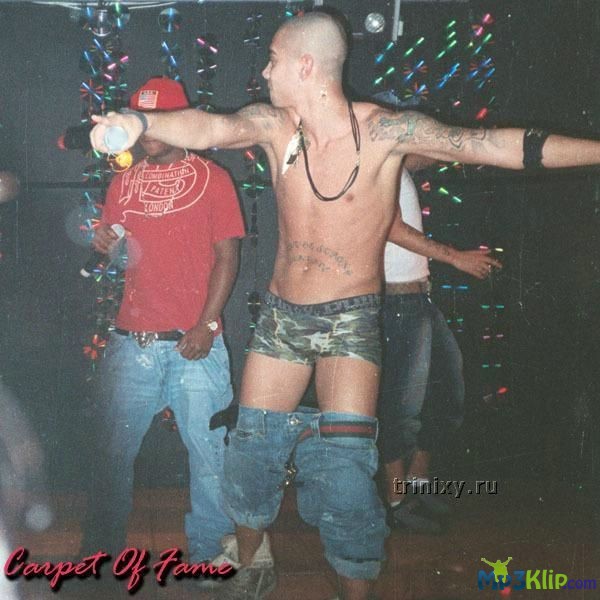 Вопрос дня. Почему Тимати поет без штанов?