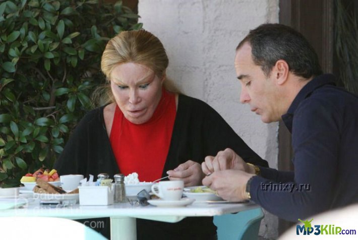 Поклонница пластической хирургии Jocelyn Wildenstein в жизни