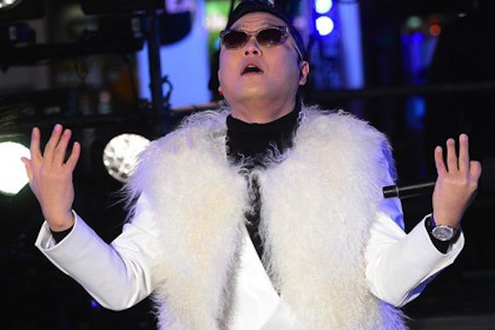 PSY запишет совместный трек с гитаристом Queen