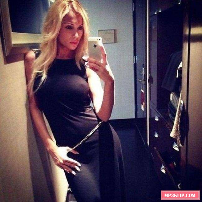 Очень откровенные девушки в обтягивающих платьях