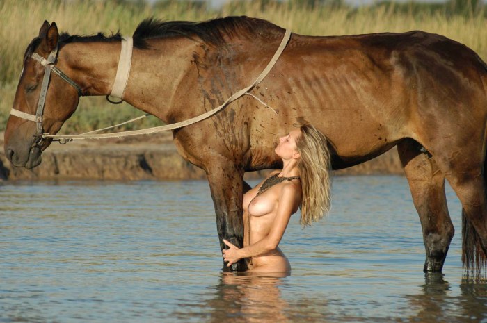 Опасный всадник  (эротические фото)