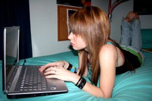 Девушки, которые никогда не расстаются со своими ноутбуками