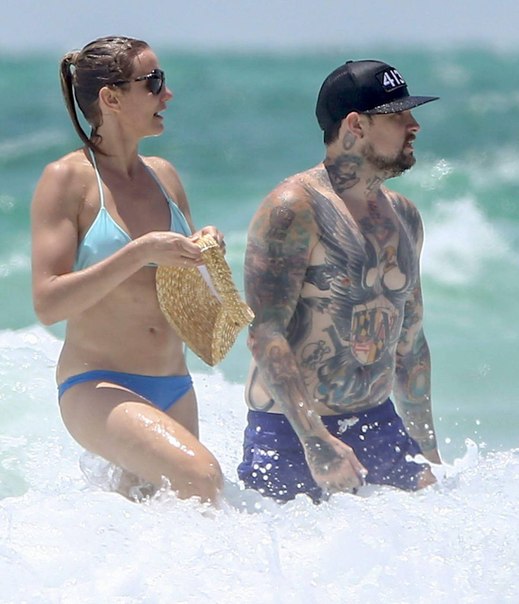 Cameron Diaz – Bikini Candids in Florida
