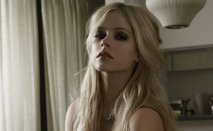 avril, lavigne, на кухне, photo   - Красивые девушки