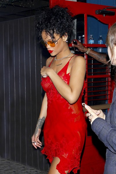 Rihanna – Braless See-Through Candids