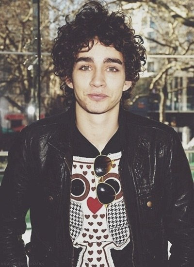 Robert Sheehan