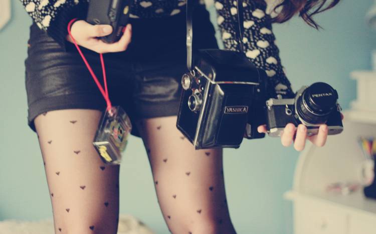девушка, фотоапарат, ноги   - Обои