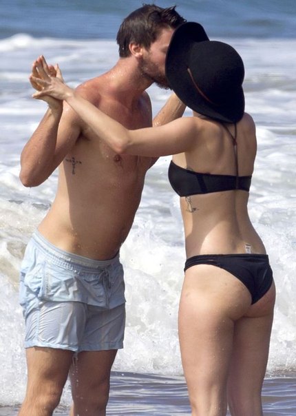 Miley Cyrus – Bikini Candids in Hawaii