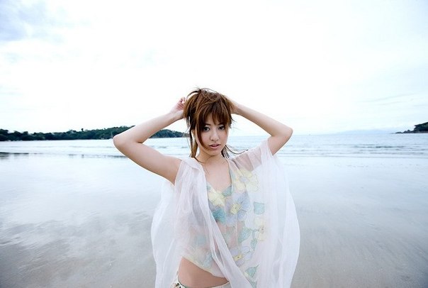 Yumi Sugimoto в откровенной фотосессии