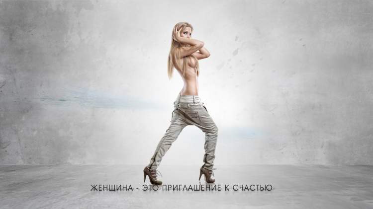 Обои блондинка, позирует, секси, фигурка, грудь, взгляд, серый фон, логика на рабочий стол