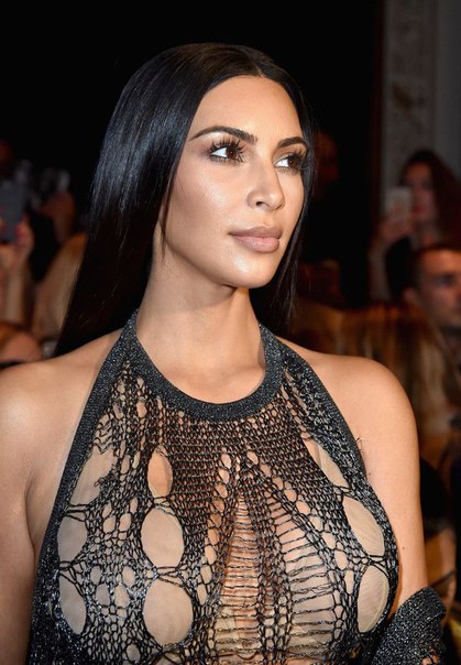 Обман зрения - Ким Кардашян  на показе новой коллекции Balmain