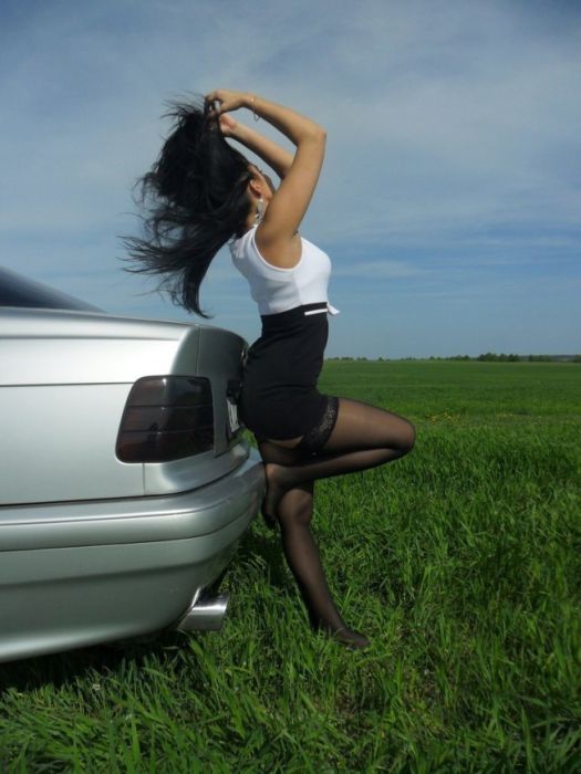 Милые пользовательницы социальных сетей