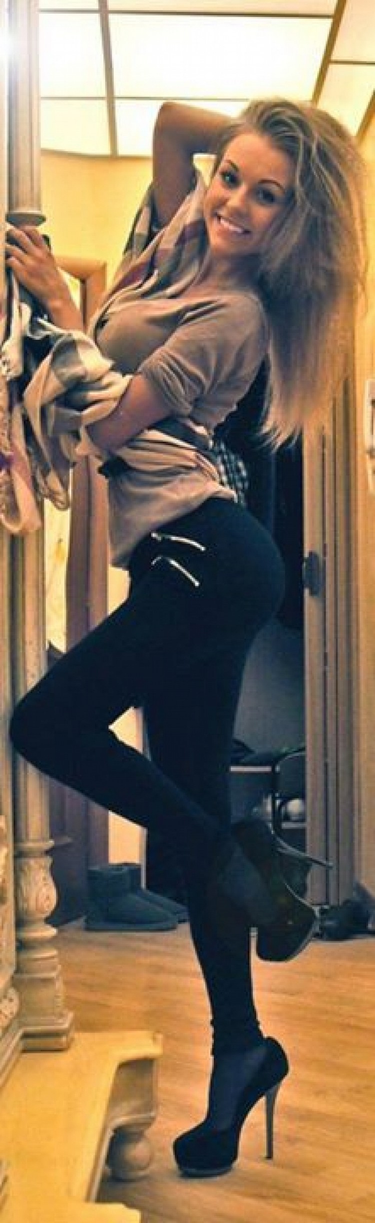 Стройные бабёнки в спортивных лосинах