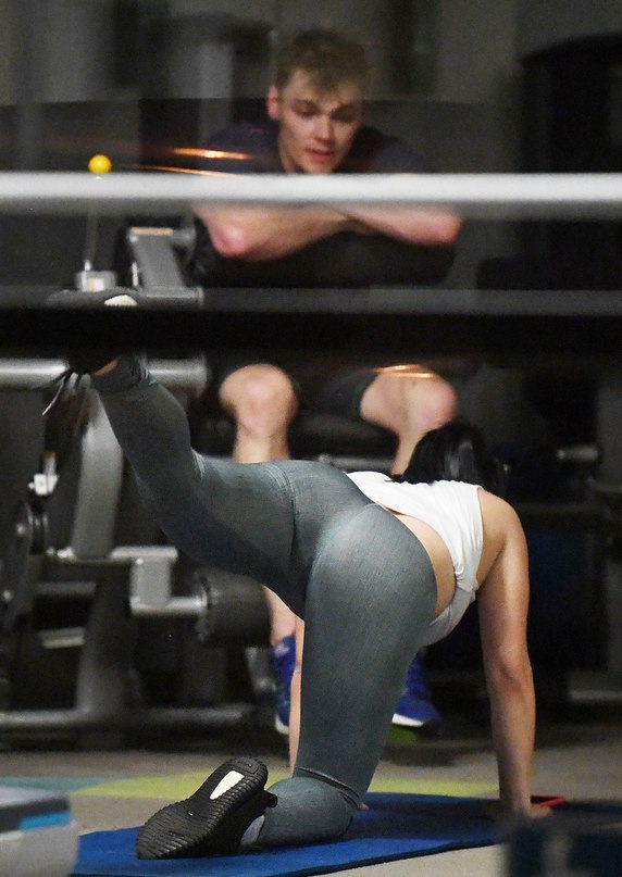 фото Ариэль Уинтер в зале в Лос-Анджелесе