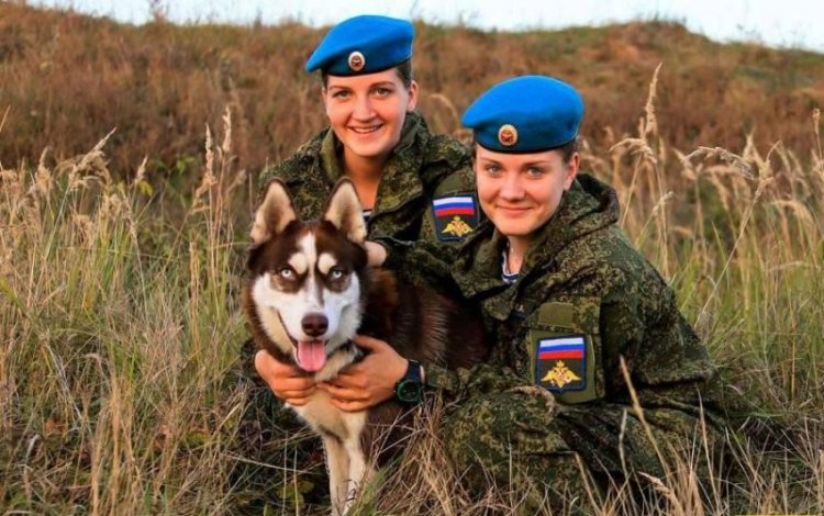 Курсантки Рязанского высшего воздушно-десантного командного училища