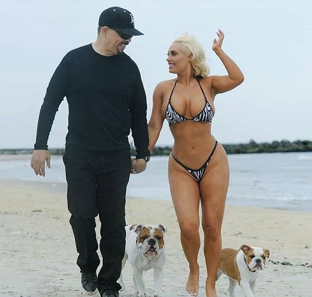 Грудастая Коко Остин взорвала Instagram неприличной фотосессией