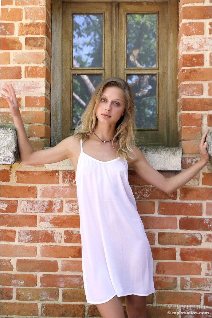 Clarice A Bird In The Hand By MPL Studios