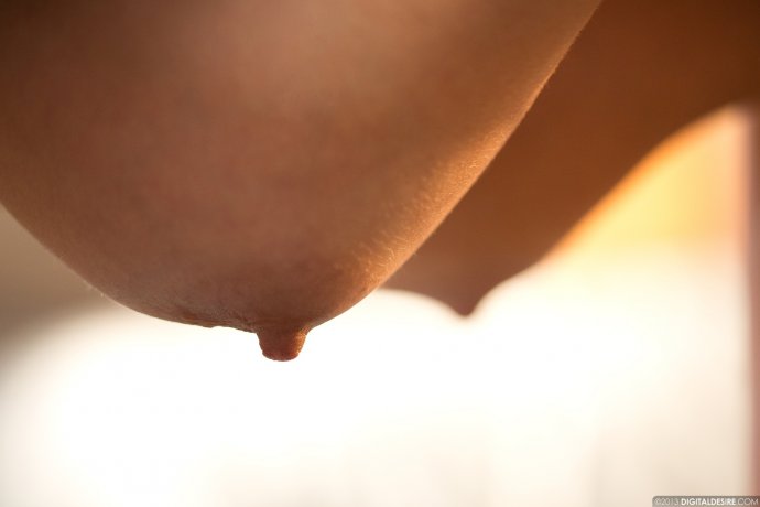 Блондинка с красивыми губами и глазами