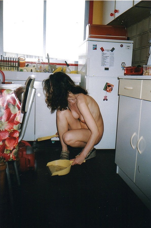 Фото: Голые хозяюшки на кухне