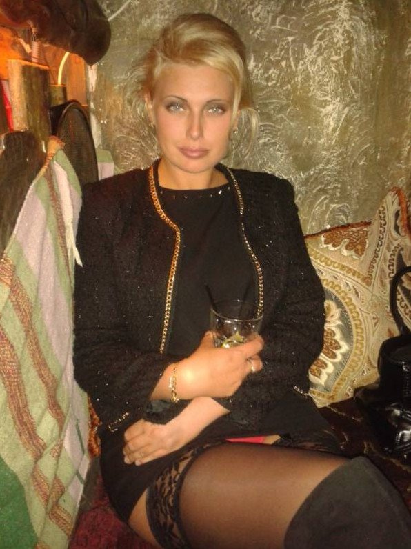 Незамужняя очаровательная женщина в италии на фото