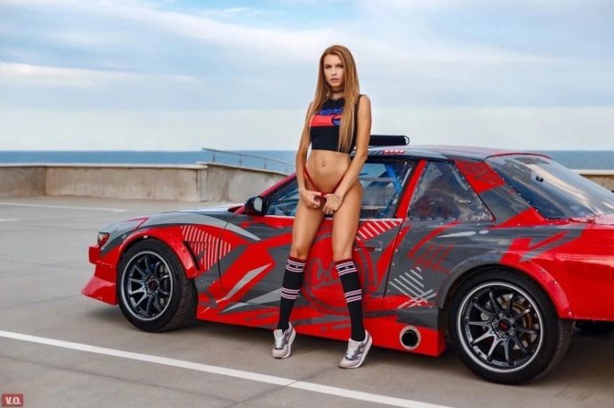 Тюнингованные красивые женщины на фото