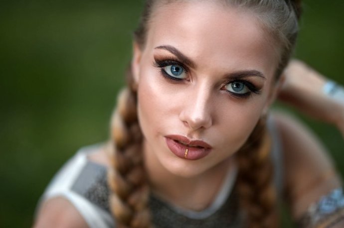 Лицо и глаза крупно - фото девушек