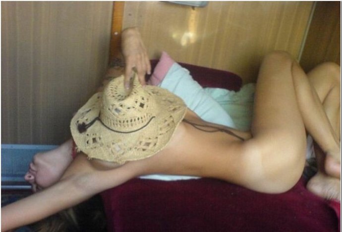 Фотографии женщин, раздевшихся в поезде.