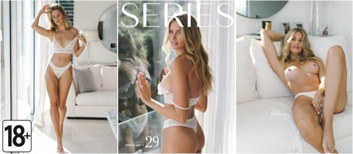 Натали Розер, известная фотомодель, предстала топлес на страницах журнала Series.