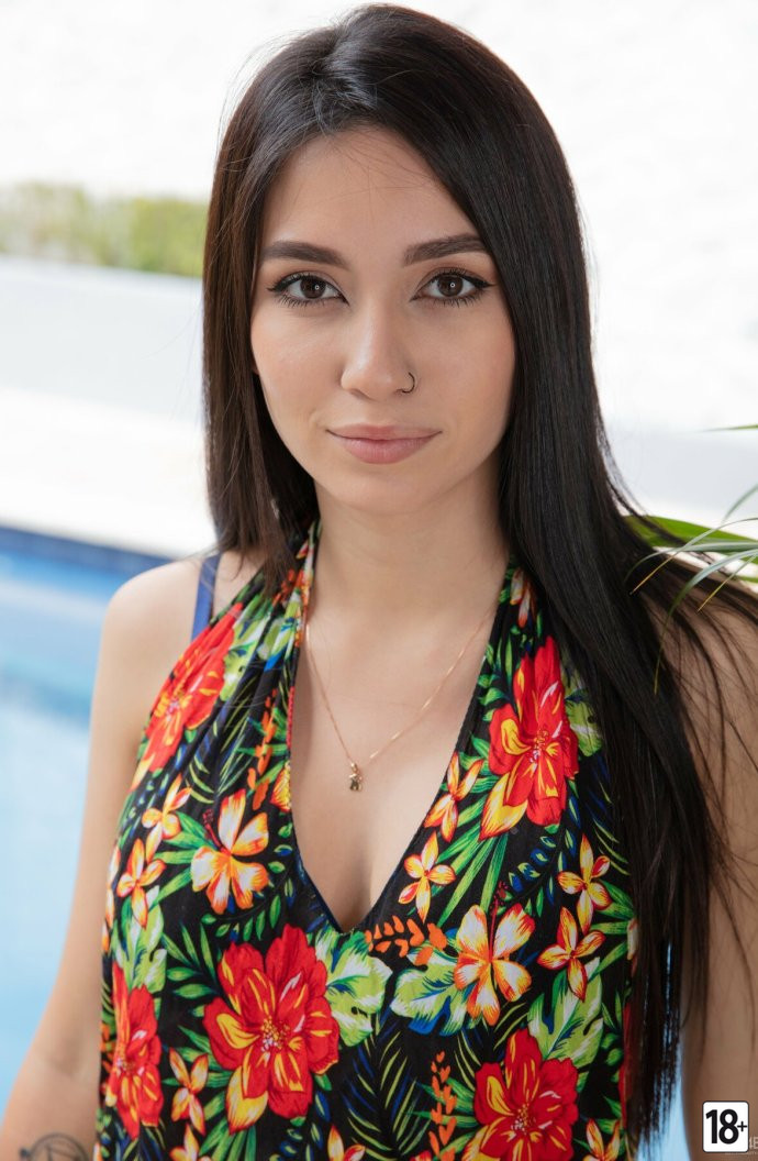 Фото: Пышная красавица Kiki Cash