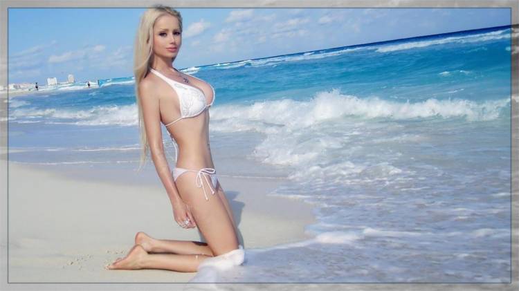 Обои на рабочий стол  Valeria Lukyanova, блондинка, поза